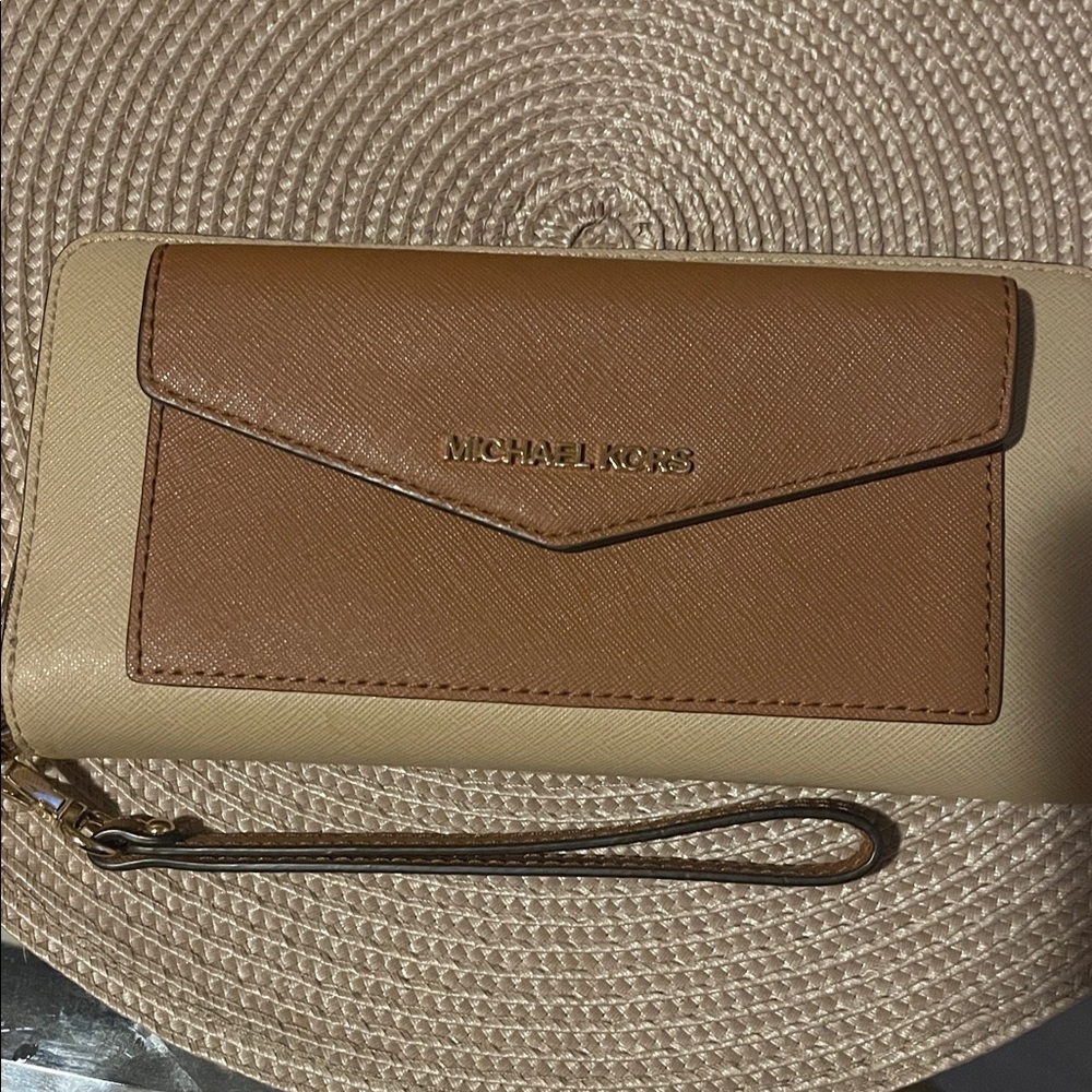 Michael Kors Beige and Brown Wristlet Wallet. NWOT - Picture 2 of 15